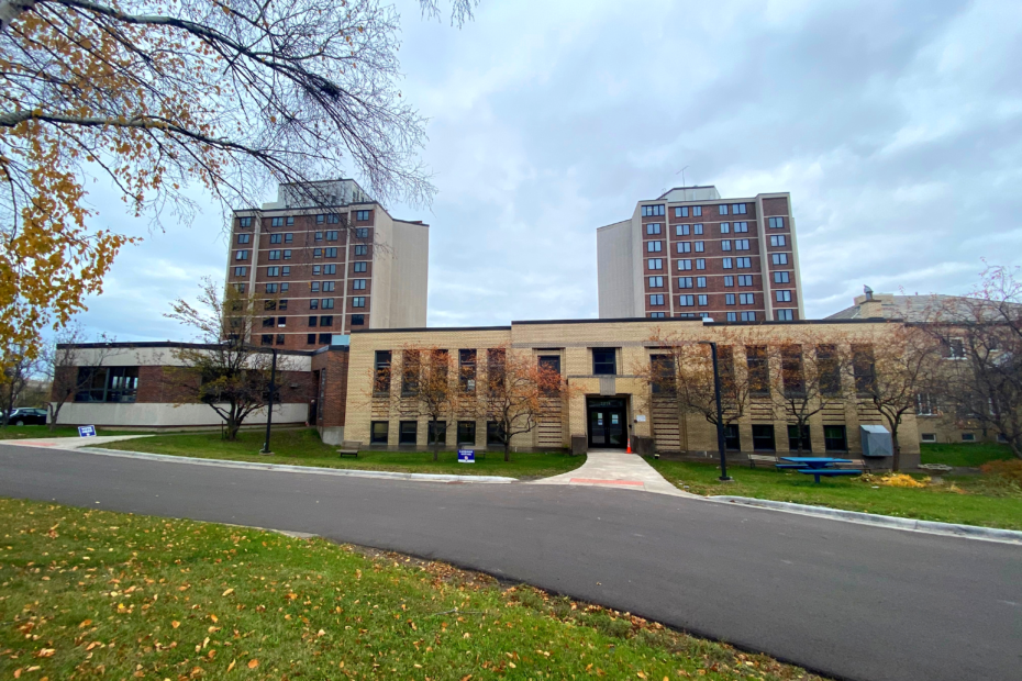 Photo of the Lincoln Park Community Center, showing both entrances and the Midtowne Manor towers behind.